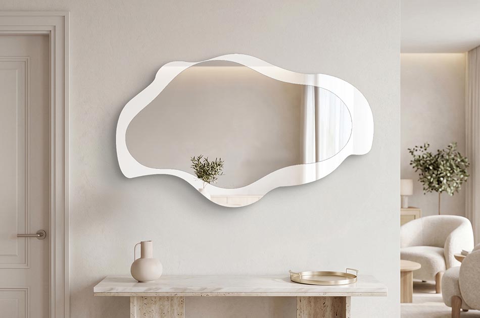 Kolekcija Luméa spajanje je organskih oblika s modernim pristupom uređenju interijera. Blage, nepravilne linije nadahnute prirodom daju ogledalima osjećaj lakoće i fluidnosti. Suptilno pozadinsko osvjetljenje naglašava njihov oblik i nježno stvara ugođaj u interijeru.To je dizajn temeljen na ravnoteži – između funkcije i estetike, jednostavnosti i jedinstvenosti.