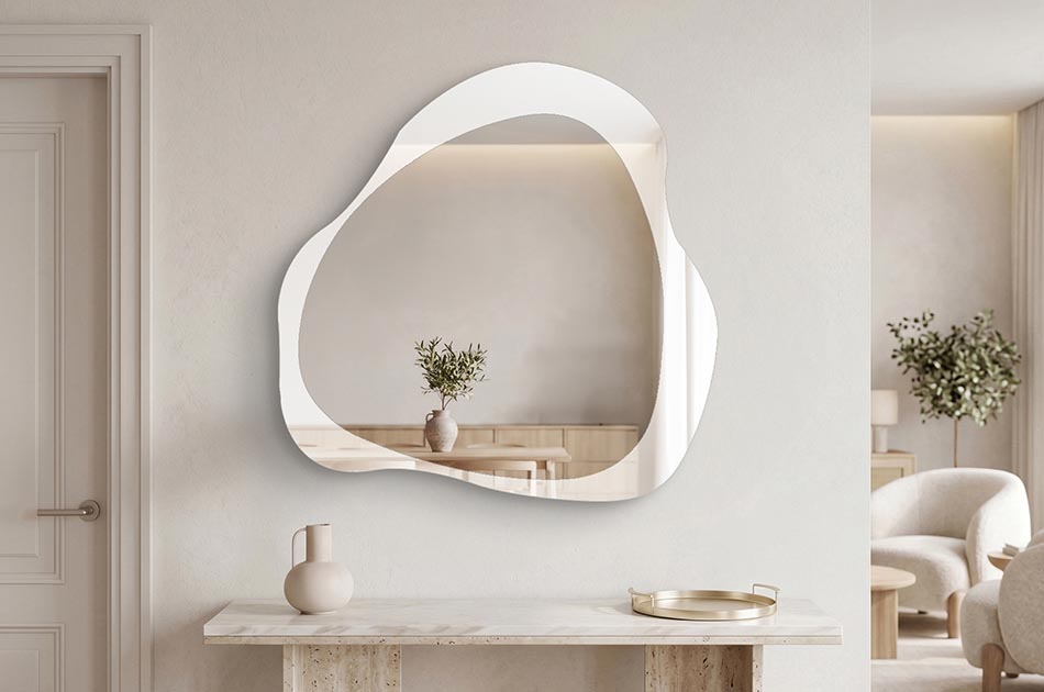 Kolekcija Luméa spajanje je organskih oblika s modernim pristupom uređenju interijera. Blage, nepravilne linije nadahnute prirodom daju ogledalima osjećaj lakoće i fluidnosti. Suptilno pozadinsko osvjetljenje naglašava njihov oblik i nježno stvara ugođaj u interijeru.To je dizajn temeljen na ravnoteži – između funkcije i estetike, jednostavnosti i jedinstvenosti.