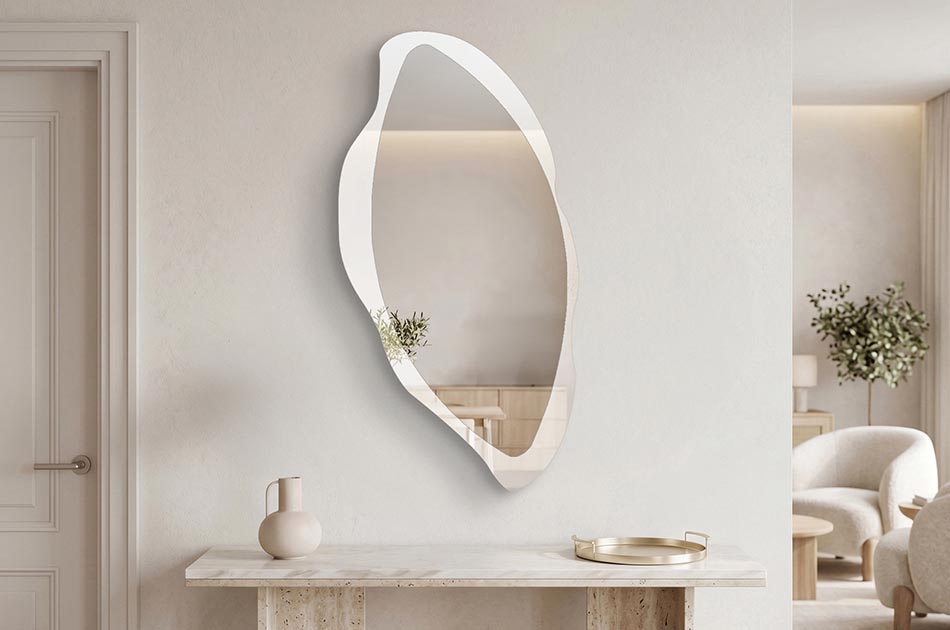 Kolekcija Luméa spajanje je organskih oblika s modernim pristupom uređenju interijera. Blage, nepravilne linije nadahnute prirodom daju ogledalima osjećaj lakoće i fluidnosti. Suptilno pozadinsko osvjetljenje naglašava njihov oblik i nježno stvara ugođaj u interijeru.To je dizajn temeljen na ravnoteži – između funkcije i estetike, jednostavnosti i jedinstvenosti.