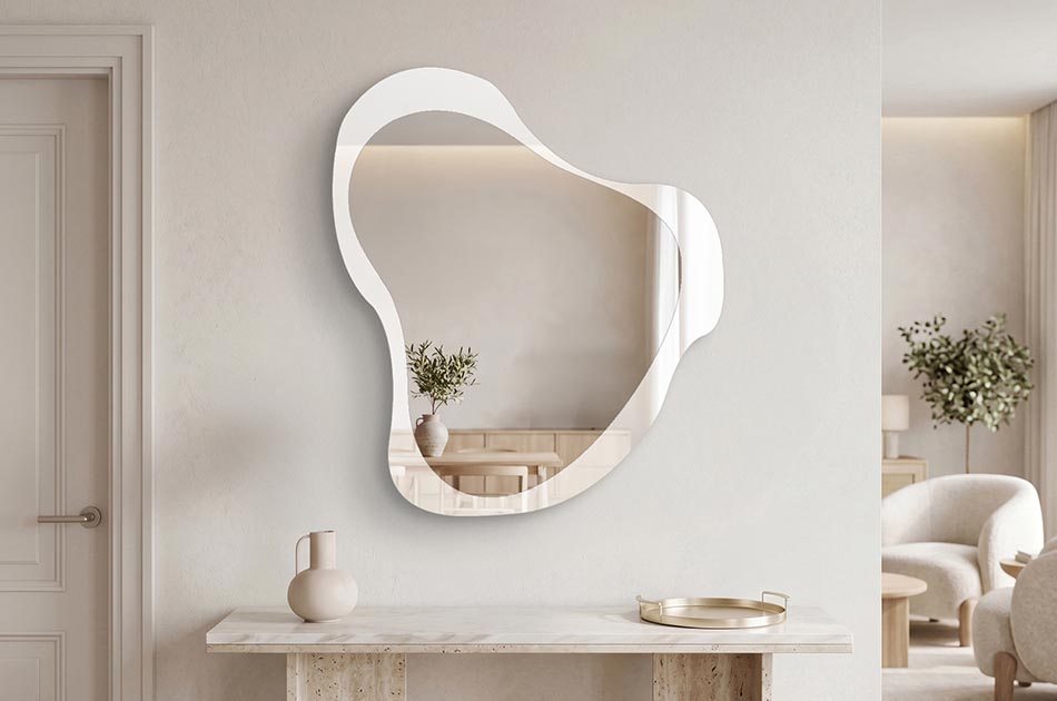 Kolekcija Luméa spajanje je organskih oblika s modernim pristupom uređenju interijera. Blage, nepravilne linije nadahnute prirodom daju ogledalima osjećaj lakoće i fluidnosti. Suptilno pozadinsko osvjetljenje naglašava njihov oblik i nježno stvara ugođaj u interijeru.To je dizajn temeljen na ravnoteži – između funkcije i estetike, jednostavnosti i jedinstvenosti.