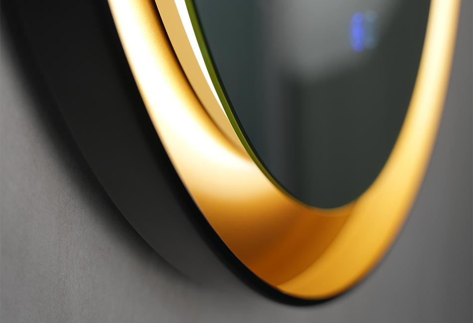 Zrcalo u crnom metalnom okviru