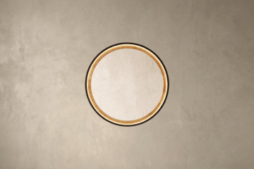 Ogledala u drvenom okviru