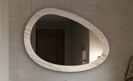 Ogledala u kamenoj okvir