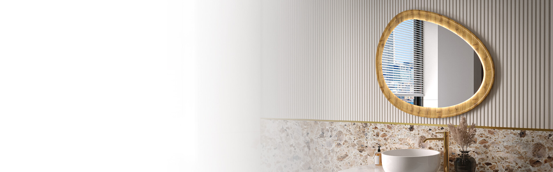 Ogledala u drvenom okviru